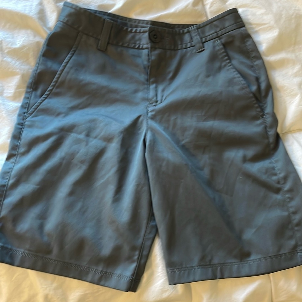 Boys dark gray Sz 12 Under Armour shorts